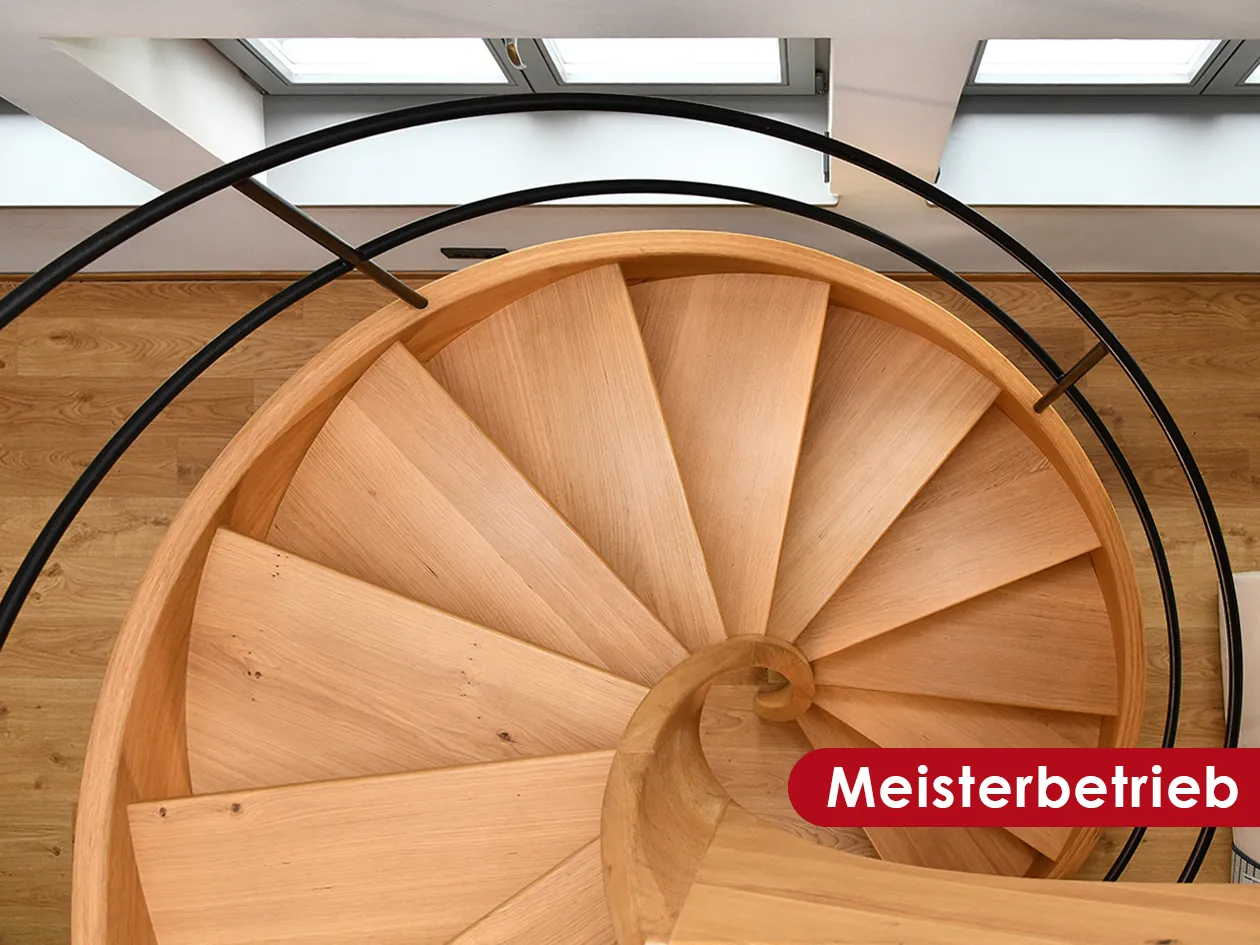 Holz-Wendeltreppe von oben