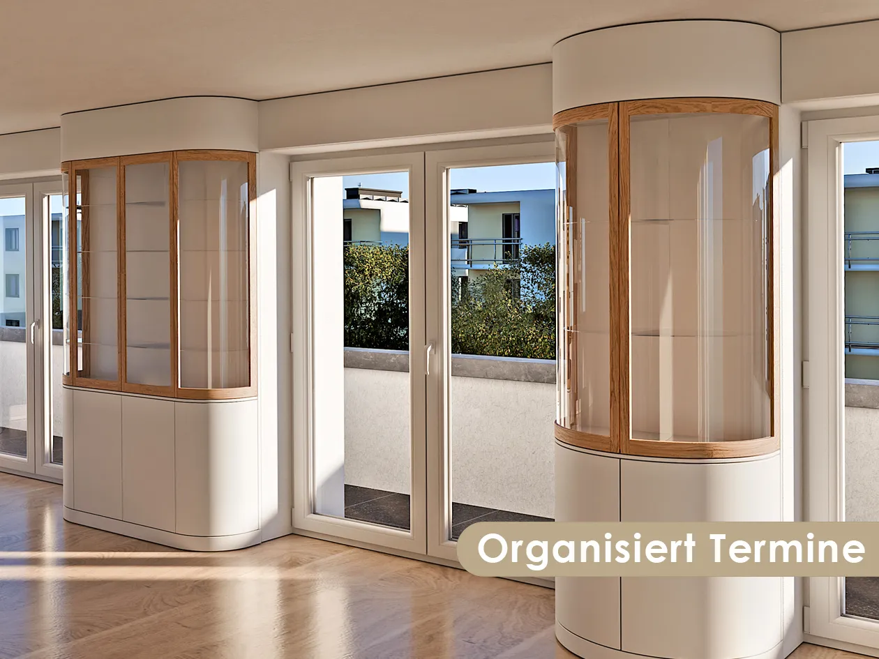 Gerundete Vitrinenschränke vor einer Fensterfront als Beispiel für die Projektabwicklung